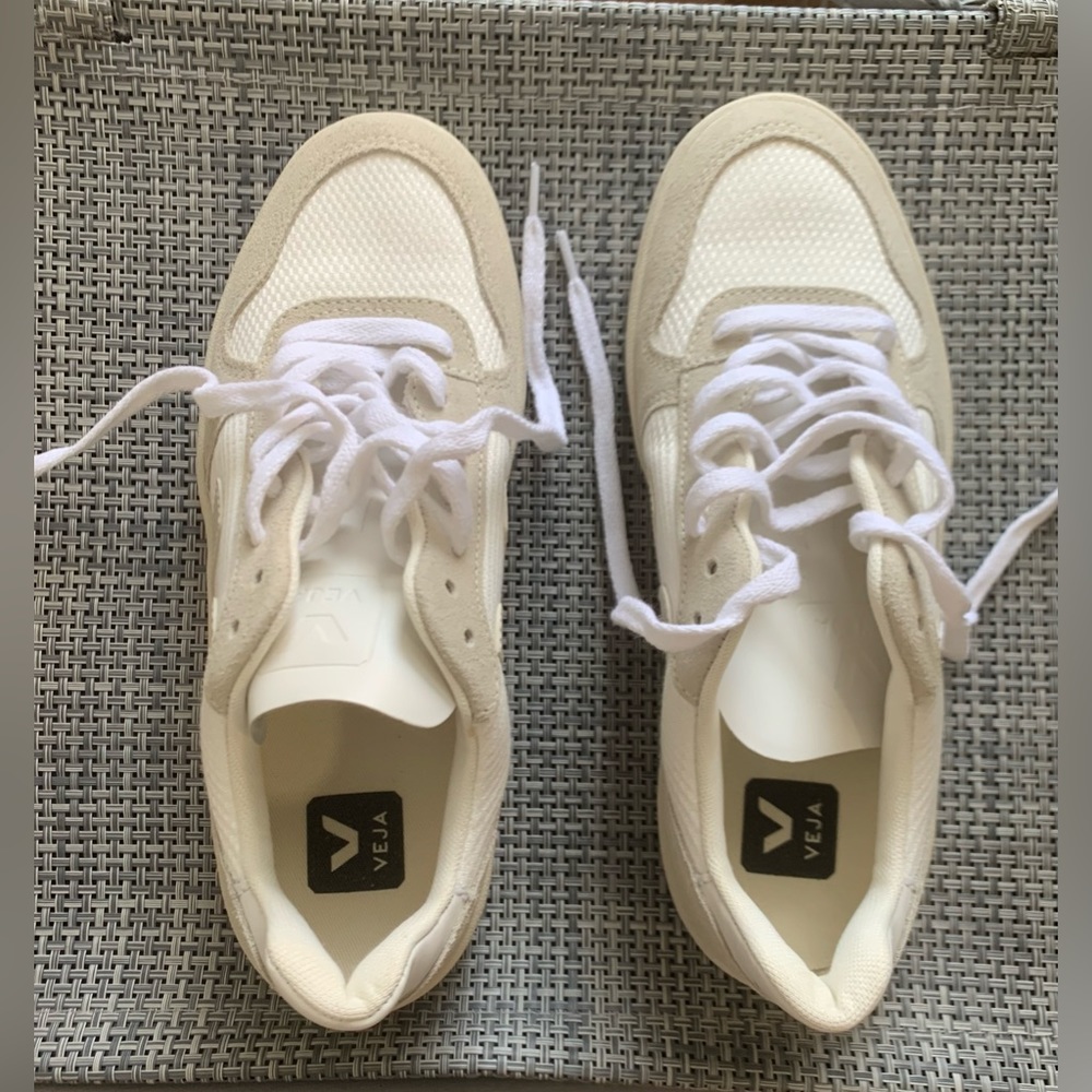 Veja V-10 B-MESH Women’s Sneakers in White Natural Pierre Size Eur 39 US 8